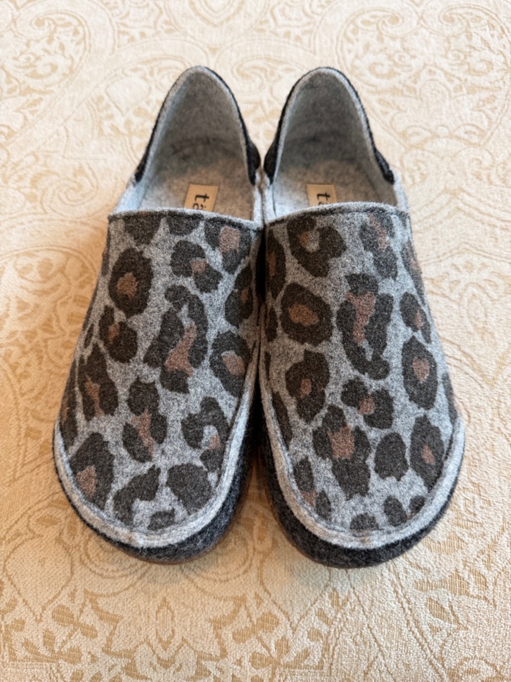 taos brand women’s slip on wool shoes Ladies 8 - 8.5 (EU 39)
New - never worn